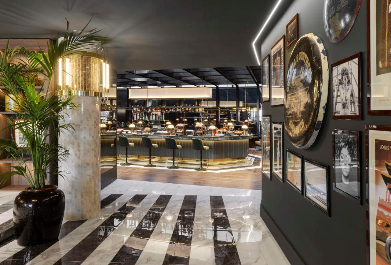 Radisson Collection Hotel, Santa Sofia Mailand Exterior foto The interior of the restaurant