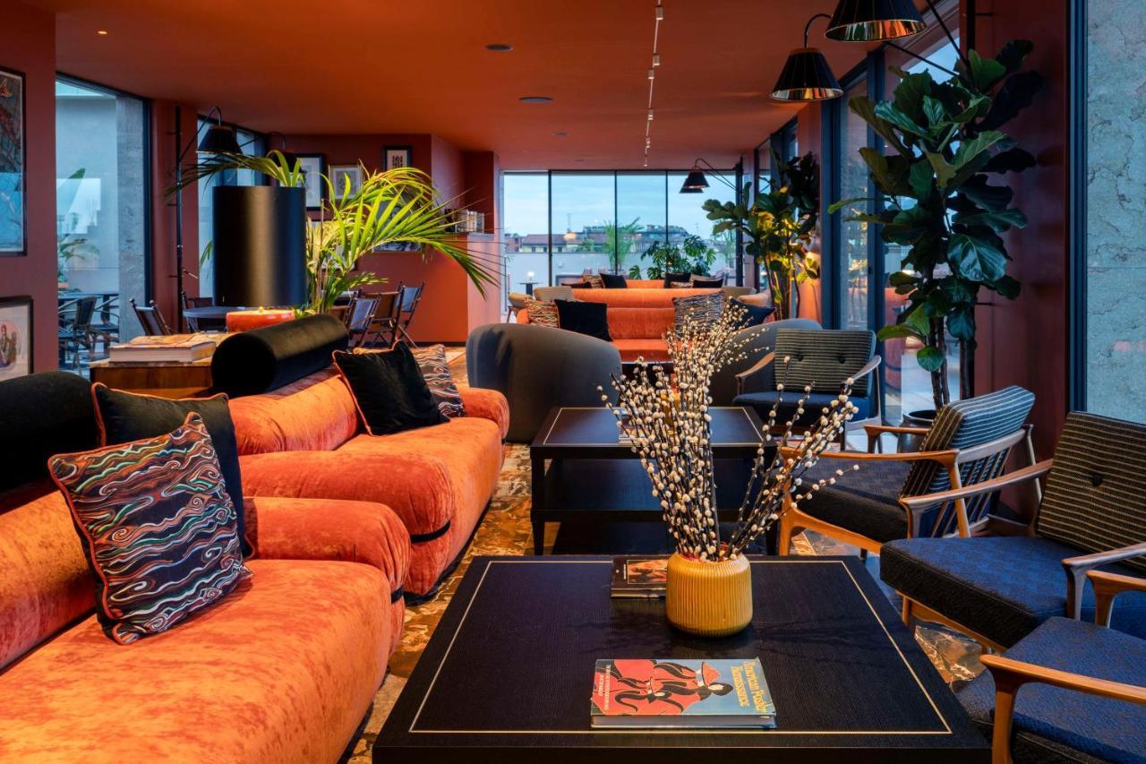 Radisson Collection Hotel, Santa Sofia Mailand Exterior foto The lounge at the top of the hotel