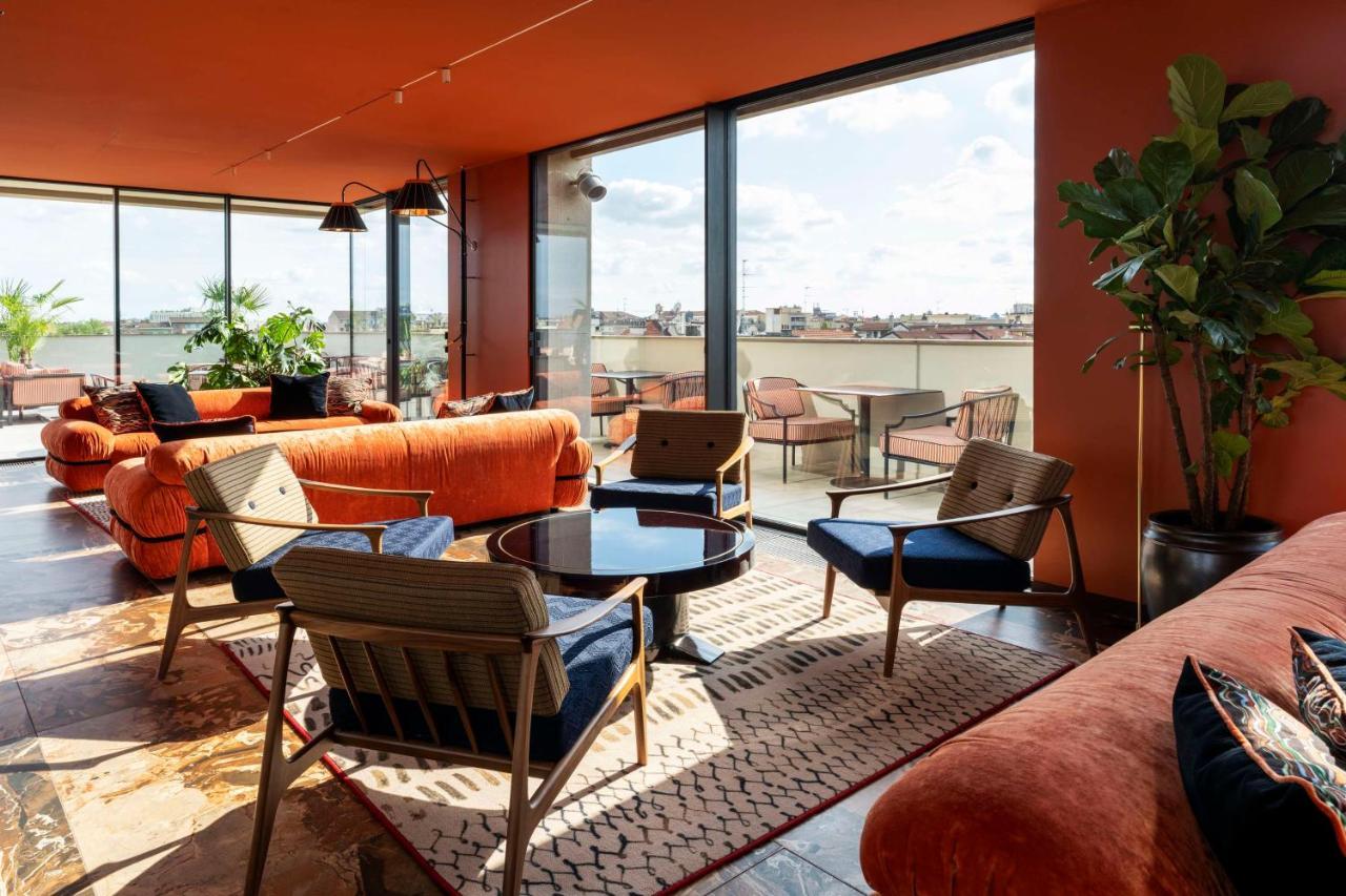 Radisson Collection Hotel, Santa Sofia Mailand Exterior foto The rooftop lounge at the Standard London