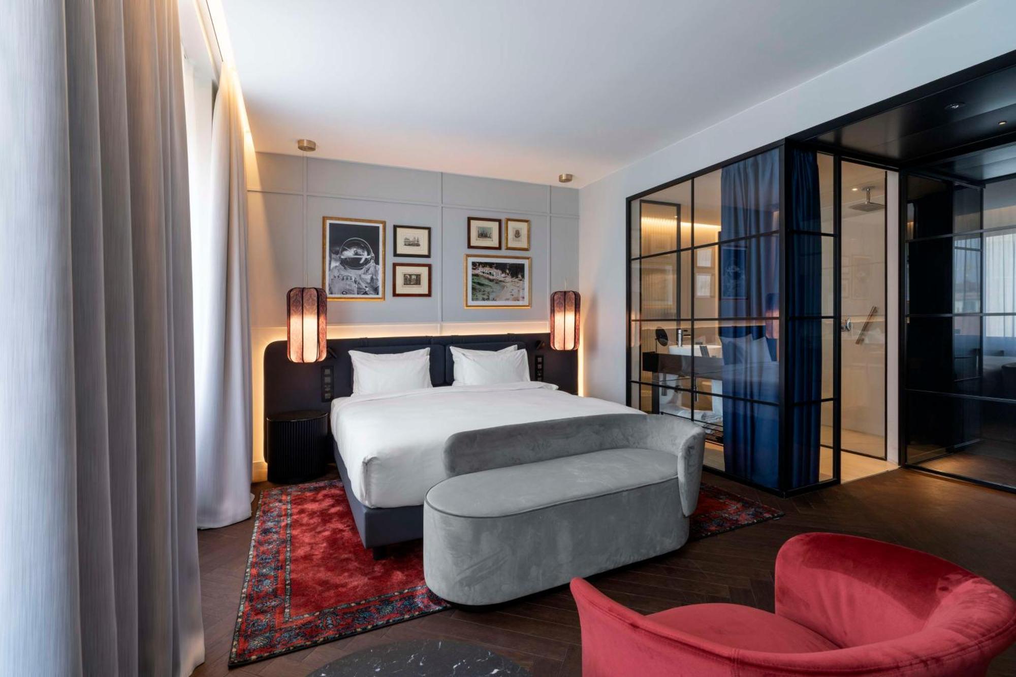 Radisson Collection Hotel, Santa Sofia Mailand Exterior foto A bedroom at the hotel