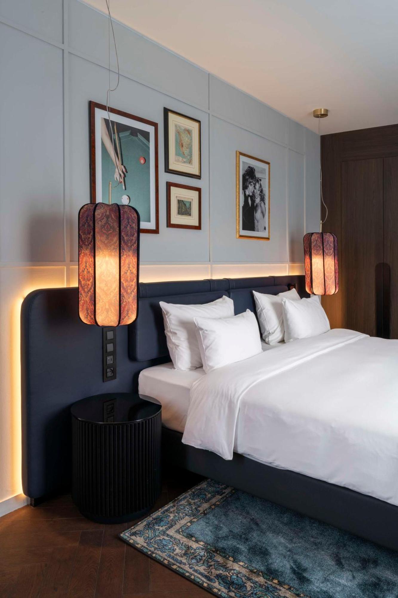 Radisson Collection Hotel, Santa Sofia Mailand Exterior foto A bedroom at the hotel